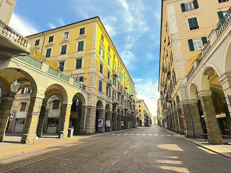 Appartamento in Vendita a Savona, 295'000€, 239 m²