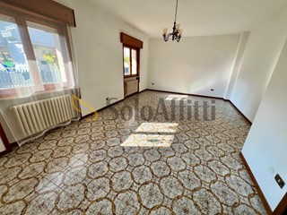 Appartamento in Affitto a Giulianova, 550€, 130 m²