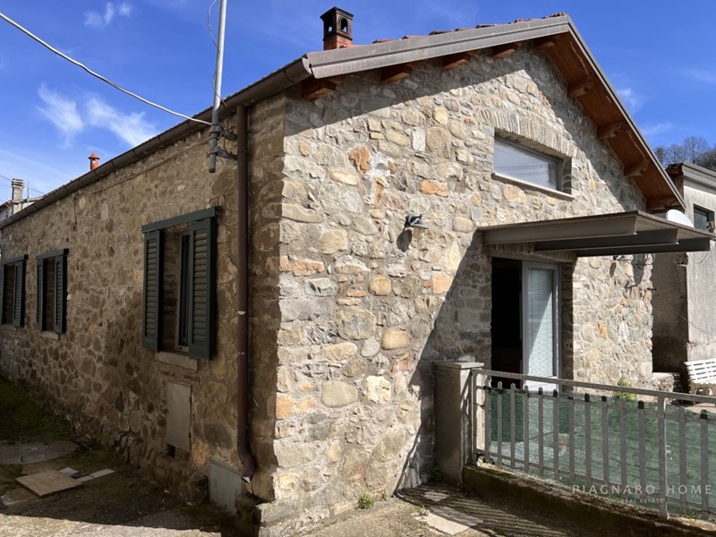 Casa Indipendente in Vendita a Filattiera, 76'000€, 99 m²