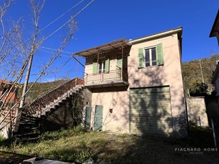Casale in Vendita a Filattiera, 60'000€, 80 m²