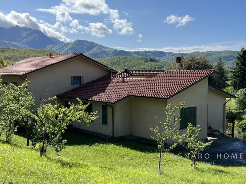 Villa in Vendita a Pontremoli, 220'000€, 300 m²