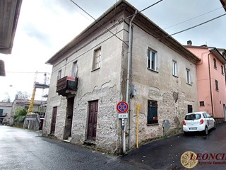 Casale in Vendita a Tresana, 30'000€, 125 m²