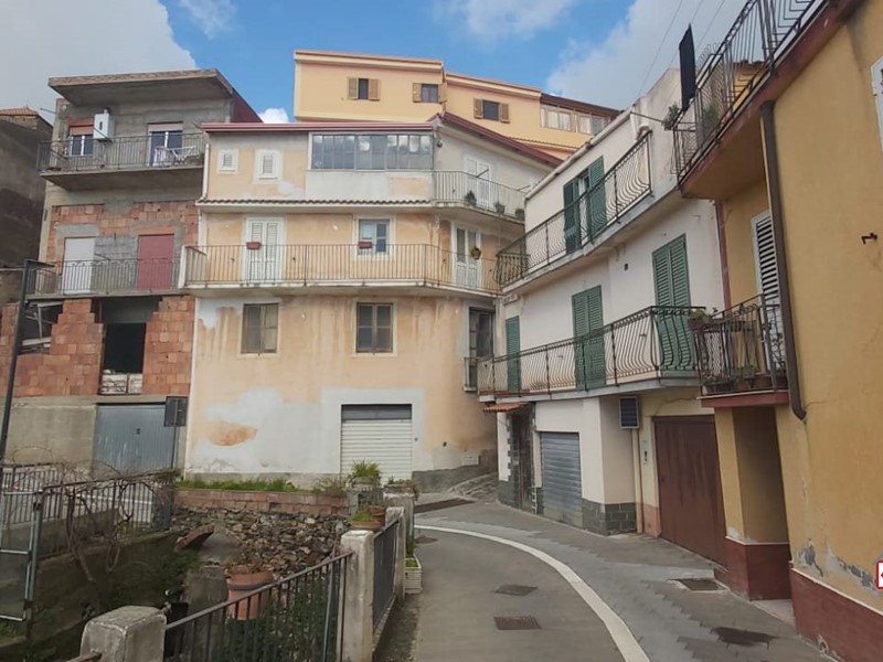 Attico in Vendita a Messina, 200'000€, 600 m²