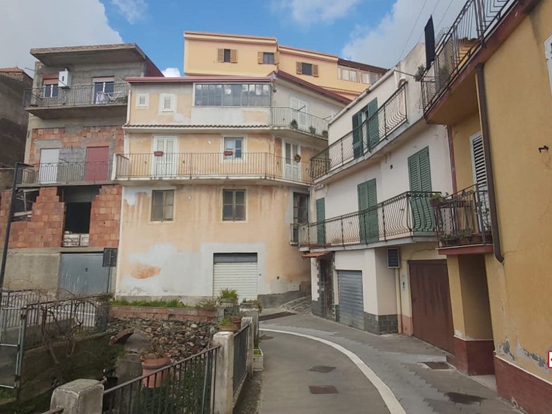 Attico in Vendita a Messina, 200'000&euro;, 600 m²