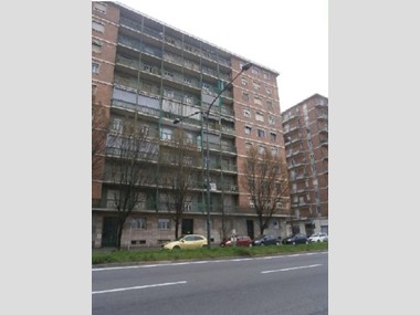 Appartamento in Vendita a Torino, 111'300€, 107 m²