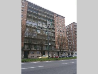 Appartamento in Vendita a Torino, 111'300€, 107 m²