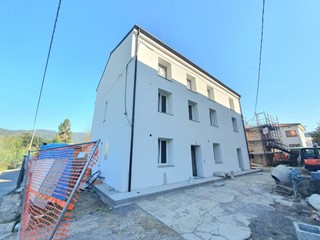 Trilocale in Vendita a Lucca, zona Ponte a Moriano, 185'000€, 80 m²