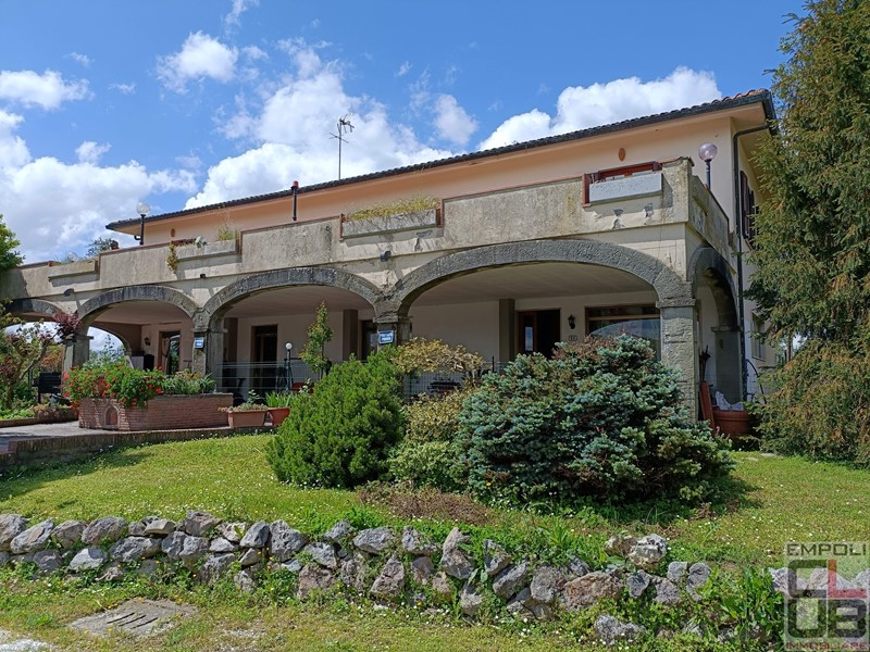 Villa in Vendita a Cerreto Guidi, 330'000€, 340 m²