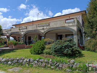 Villa in Vendita a Cerreto Guidi, 330'000€, 340 m²