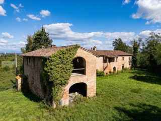 Casale in Vendita a Pontedera, zona Montecastello, 235'000€, 229 m²