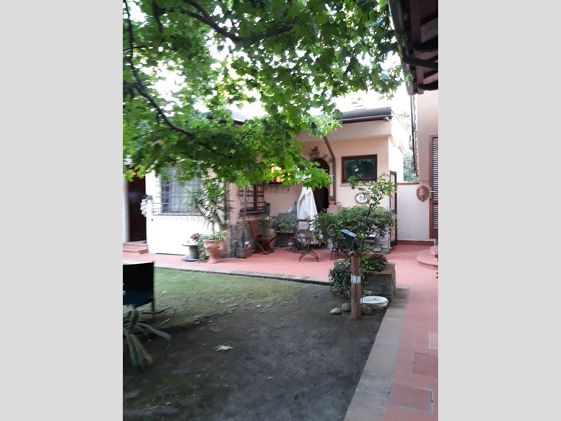 Casa Indipendente in Affitto a Massa, zona Marina di Massa, 900€, 75 m², arredato