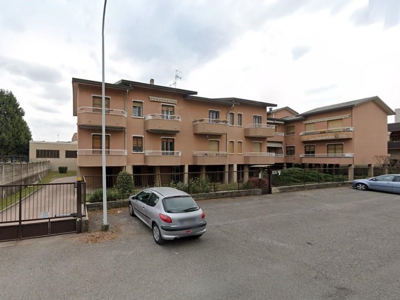 Appartamento in Vendita a Seregno, 95'000€, 106 m², con Box