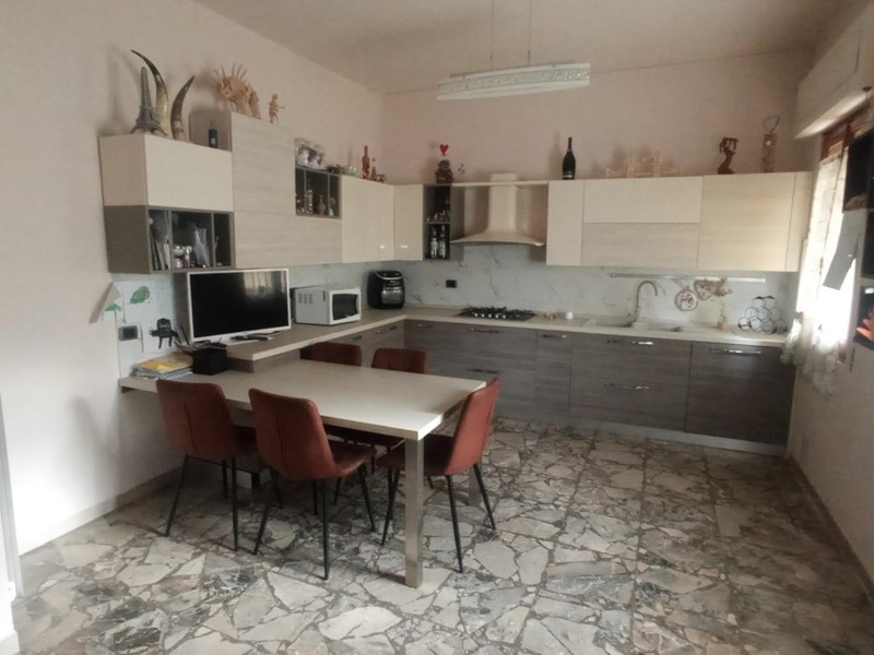 Casa Indipendente in Vendita a Montopoli in Val d'Arno, zona Capanne, 250'000€, 200 m², con Box