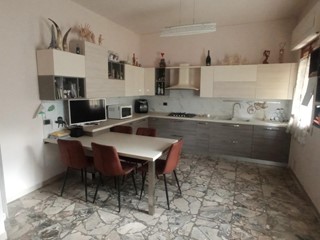 Casa Indipendente in Vendita a Montopoli in Val d'Arno, zona Capanne, 250'000€, 200 m², con Box