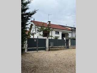 Villa in Vendita a Volvera, 156'000€, 206 m²