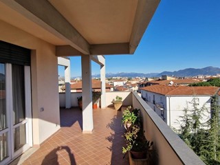 Attico in Vendita a Pisa, 650'000€, 190 m², arredato