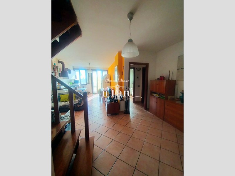 Trilocale in Vendita a Campi Bisenzio, zona San Donnino, 235'000€, 82 m², con Box