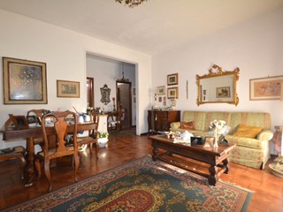 Quadrilocale in Vendita a Lucca, zona Sant'Anna, 185'000€, 90 m², arredato, con Box