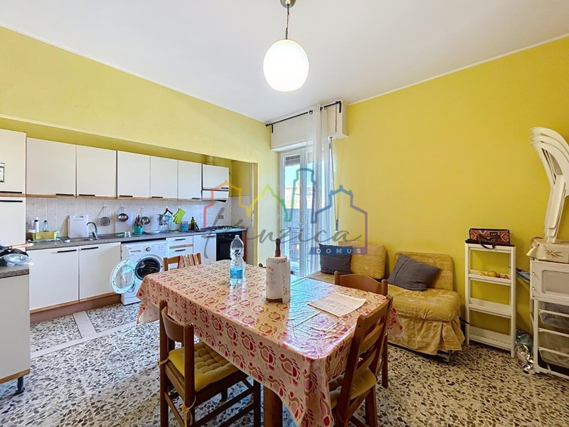 Appartamento in Affitto a Pisa, 380€, 100 m², arredato, con Box