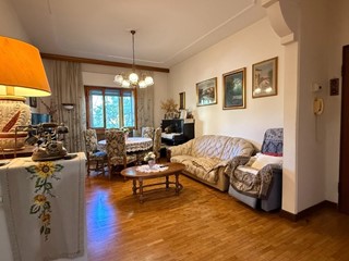 Appartamento in Vendita a Montecatini Terme, 105'000€, 105 m², arredato, con Box