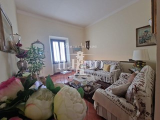 Appartamento in Vendita a Signa, 470'000€, 150 m², con Box