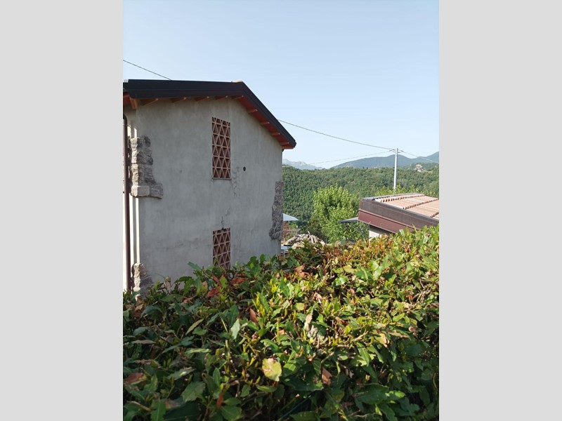 Casa Indipendente in Vendita a Castelnuovo di Garfagnana, zona Croce Stazzana, 180'000&euro;, 100 m², arredato