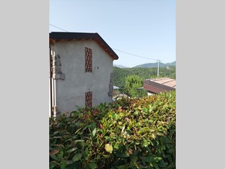 Casa Indipendente in Vendita a Castelnuovo di Garfagnana, zona Croce Stazzana, 180'000€, 100 m², arredato