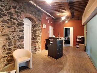 Appartamento in Vendita a Borgo a Mozzano, zona Chifenti, 240'000€, 215 m²