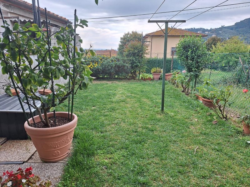 Casa Indipendente in Vendita a Capannori, zona Colle di Compito, 152'000€, 95 m², con Box