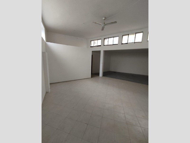 Laboratorio in Vendita a Carrara, 115'000€, 151 m²