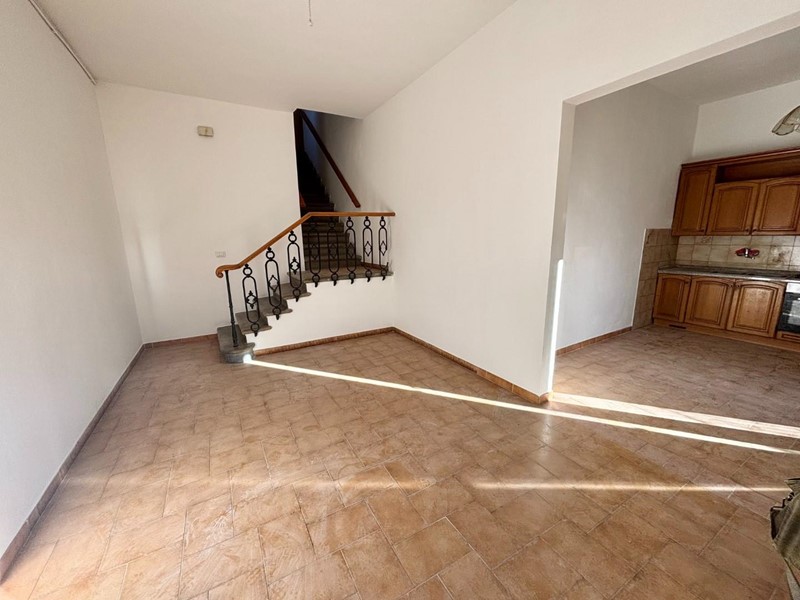 Casa Indipendente in Vendita a Montopoli in Val d'Arno, zona San Romano, 140'000€, 100 m², con Box