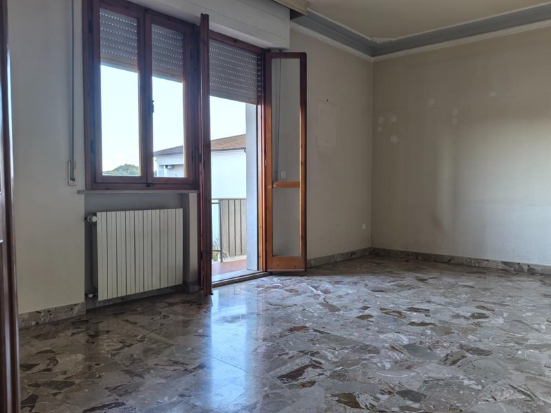 Appartamento in Vendita a Calcinaia, zona Fornacette, 170'000€, 129 m², con Box