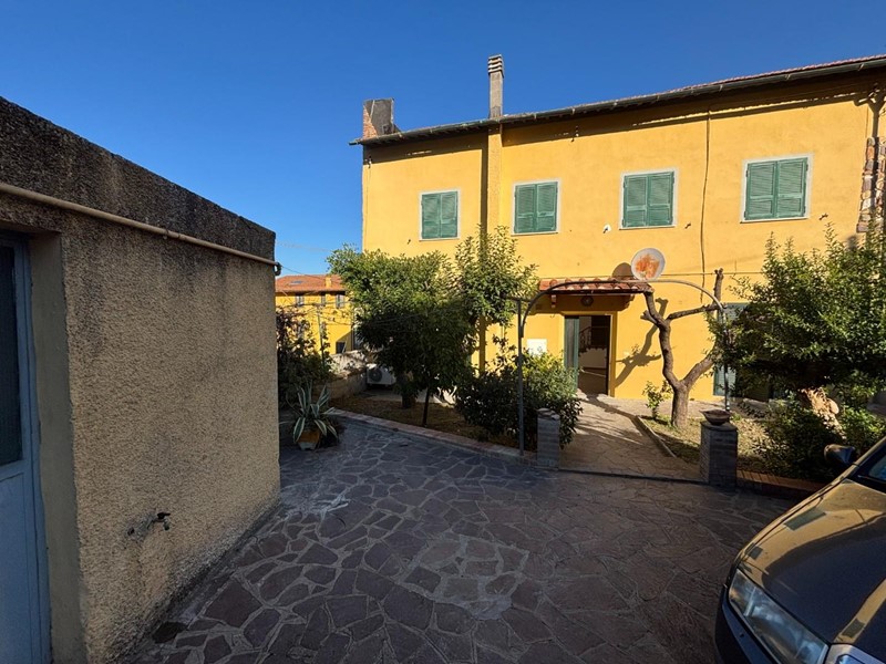 Casa Semi Indipendente in Vendita a Montopoli in Val d'Arno, zona San Romano, 230'000€, 150 m², con Box