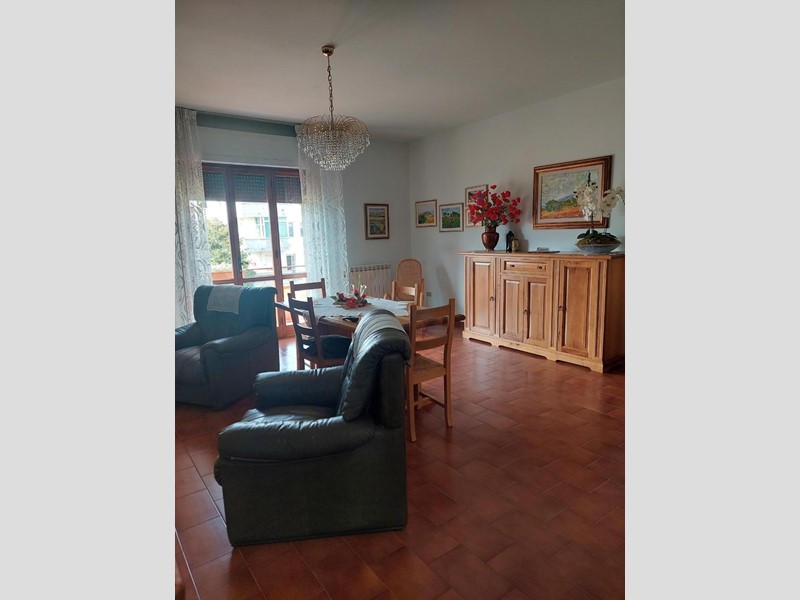 Appartamento in Vendita a Santa Croce sull'Arno, 165'000€, 140 m², con Box