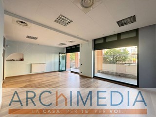Negozio in Vendita a Malnate, 89'000€, 60 m²