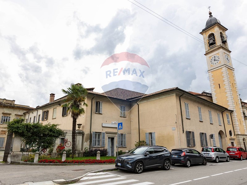 Immobile commerciale in Vendita a Vanzago, 380'000€, 400 m²