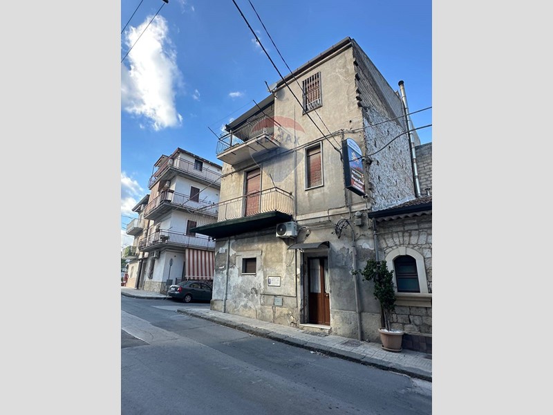 Casa Indipendente in Vendita a Ramacca, 70'000€, 130 m²