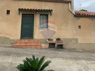 Villa in Vendita a Caltanissetta, 49'000€, 115 m²