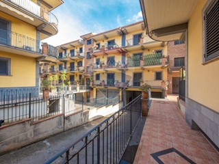 Trilocale in Vendita a Camporotondo Etneo, 142'000€, 86 m²