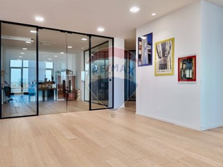 Immobile commerciale in Vendita a Ancona, 1'100'000€, 550 m²