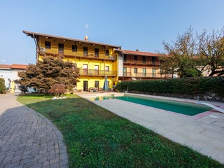 Appartamento in Vendita a Cascinette d'Ivrea, 670'000€, 388 m²