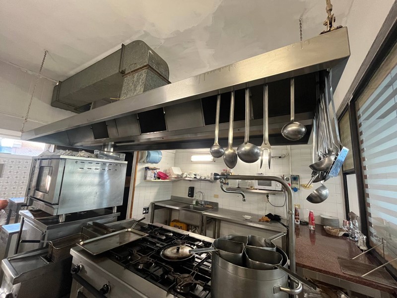 Attività commerciale in Affitto a Pisa, 900€, 120 m²