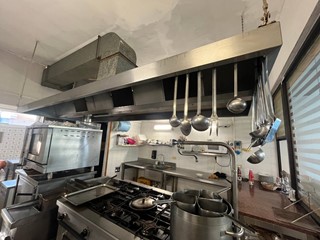 Attività commerciale in Affitto a Pisa, 900€, 120 m²