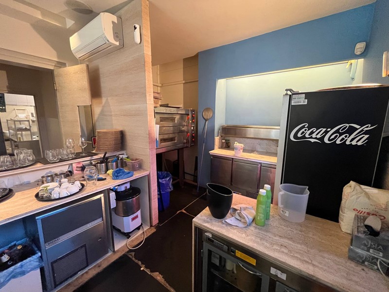 Attività commerciale in Vendita a Pisa, 180'000€, 420 m²