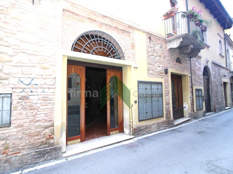 Immobile commerciale in Affitto a Teramo, 1'000€, 150 m²