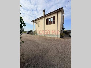 Casa Indipendente in Vendita a Calendasco, 270'000€, 326 m²