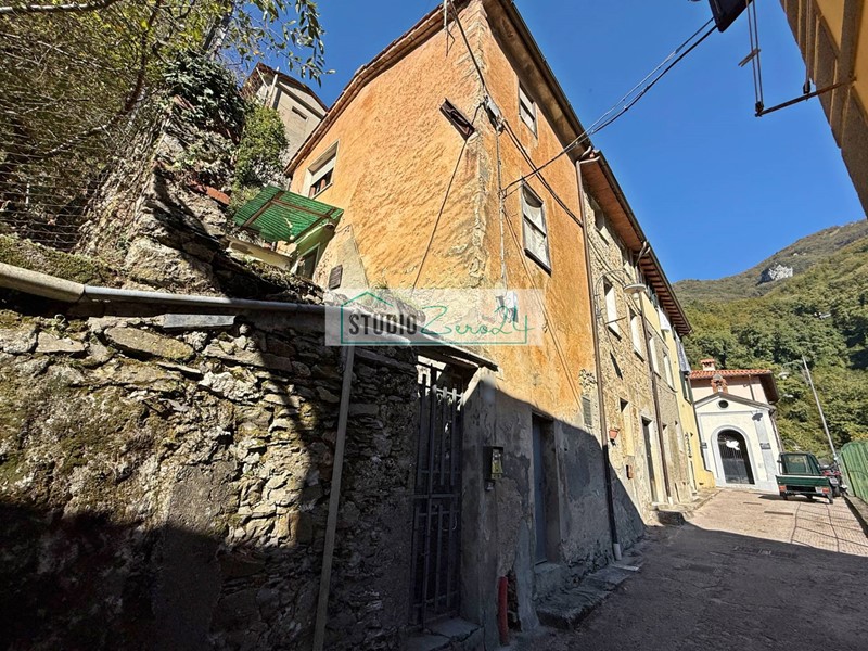 Casa Semi Indipendente in Vendita a Camaiore, 75'000&euro;, 50 m²