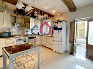 Casa Semi Indipendente in Vendita a Bagni di Lucca, 80'000€, 165 m²