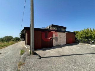 Capannone in Vendita a Pietrelcina, 97'000€, 410 m²
