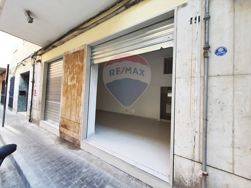 Negozio in Affitto a Casoria, 415€, 32 m²